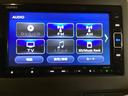 メモリーナビにフルセグTV機能あり。 ドライブや旅行に欠かせない装備です。