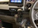 運転席周辺のスマートなレイアウトが、操作のしやすさを実現。快適なドライブをサポートします。