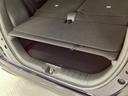 2段でも積める便利な荷室。備え付けのボードを使えば上下で積みわけができて便利です。