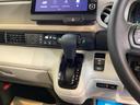 運転席周辺のスマートなレイアウトが、操作のしやすさを実現。快適なドライブをサポートします。