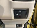 助手席側パワースライドドアです。リモコンや運転席のスイッチ操作で楽々自動開閉。