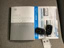 スマートキー装備。　キーをポケットに入れたままでもドアのロック＆アンロックができ、雨の日や、荷物の多い時に大活躍です。