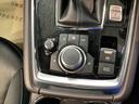 エンジン・ミッション等の主要機関から車内の快適装備、オイル等の消耗品に至るまで、国家整備士が点検整備を行います。