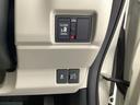助手席側パワースライドドアです。リモコンや運転席のスイッチ操作で楽々自動開閉。