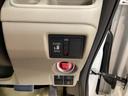 助手席側パワースライドドアです。リモコンや運転席のスイッチ操作で楽々自動開閉。