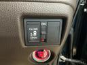 【電動スライドドア】隣の車との距離が近い駐車場でも、ぶつける心配をせずスムーズに開閉。限られたスペースを賢く使う、暮らしに寄り添った設計が魅力です。