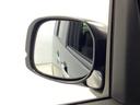 サイドビューサポートミラーは、停車時や発進時、対向車とのすれ違いや路肩に寄せるときなど、車両左側前方を確認するときに役立ちます。