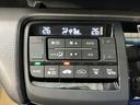 ダブルエアコンは、運転席と助手席でそれぞれ異なる温度を設定できます。