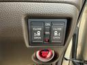 両側パワースライドドアです。リモコンや運転席のスイッチ操作で楽々自動開閉。