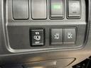 両側電動スライドドアは、どちら側からでも楽に乗り降り可能です。狭い駐車場や雨の日でも快適で、ファミリーカーとして特に重宝される装備です。