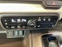 オートエアコンで、毎日のドライブを快適に。温度、風量を自動で調整し、理想的な車内環境を提供します。