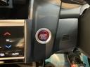 プッシュエンジンスタート/ストップスイッチでキーを差し込むことなく、ワンプッシュでエンジンの始動・停止ができます。