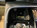 Qi対応のスマートフォンを置くだけで充電ができます。