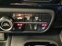 運転席と助手席には寒い時期に大活躍のシートヒーター付です。