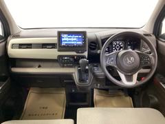 広びろとした視界が運転にゆとりを広げます。 2