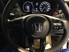 ��ˤʤ��ॹ�ƥ���󥰤Ǥ������ƥ���󥰤α�¦�ˤϥ��롼������ȥ����롢��¦�������ǥ�����⥳�󥹥��å��Ǥ����긵�����Ǥ���Τ������Ǥ��� 3