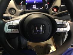 ��ˤʤ��ॹ�ƥ���󥰤Ǥ������ƥ���󥰤α�¦�ˤϥ��롼������ȥ����롢��¦�������ǥ�����⥳�󥹥��å��Ǥ����긵�����Ǥ���Τ������Ǥ��� 3