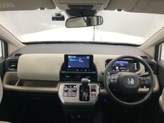 開放感のある運転席まわり！　運転席からの視界は良好です。 2