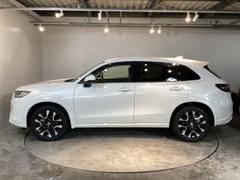 走行シーンに合わせて、ＥＶ・ハイブリッド・エンジンの３つのモードを自動で切り替えるので、街乗りから高速走行までスムーズなドライブを楽しめますよ！ 5