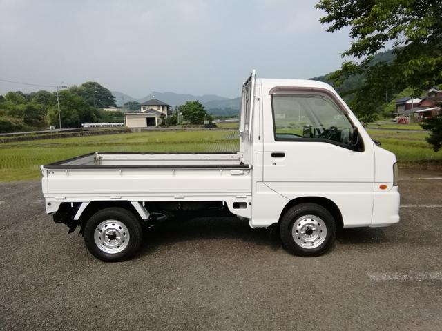 サンバートラック 　４ＷＤ　５速ミッション　パワステ　エアコン　三方開　　走行１２２２００ｋｍ　タイミングベルト交換済み　車検２年付き　内外装クリーニング済み（4枚目）