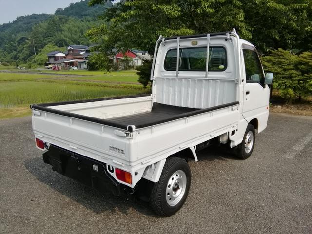 サンバートラック 　４ＷＤ　５速ミッション　パワステ　エアコン　三方開　　走行１２２２００ｋｍ　タイミングベルト交換済み　車検２年付き　内外装クリーニング済み（5枚目）