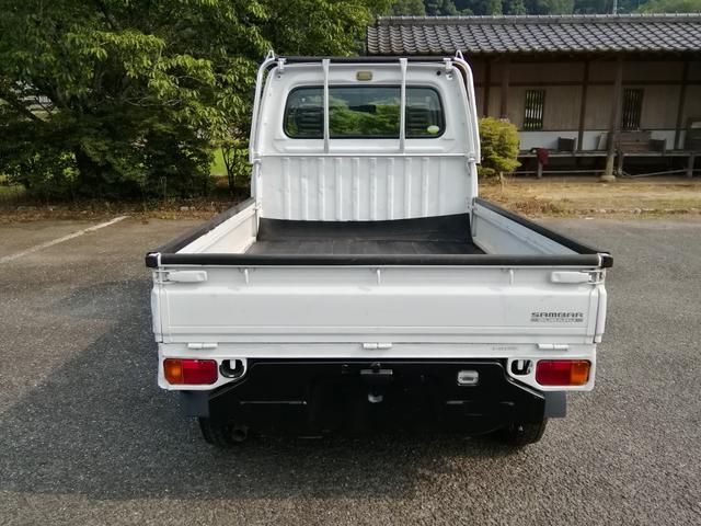 サンバートラック 　４ＷＤ　５速ミッション　パワステ　エアコン　三方開　　走行１２２２００ｋｍ　タイミングベルト交換済み　車検２年付き　内外装クリーニング済み（6枚目）