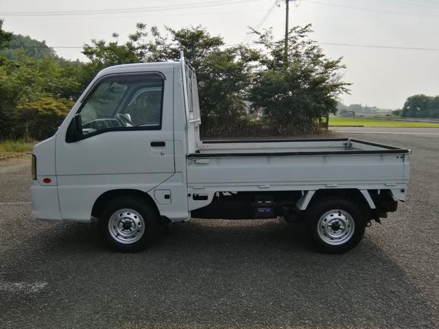 サンバートラック 　４ＷＤ　５速ミッション　パワステ　エアコン　三方開　　走行１２２２００ｋｍ　タイミングベルト交換済み　車検２年付き　内外装クリーニング済み（8枚目）