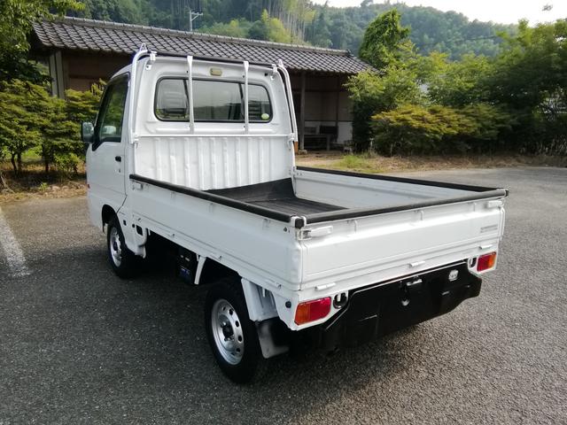 サンバートラック 　４ＷＤ　５速ミッション　パワステ　エアコン　三方開　　走行１２２２００ｋｍ　タイミングベルト交換済み　車検２年付き　内外装クリーニング済み（9枚目）