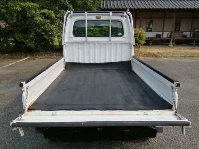 サンバートラック 　４ＷＤ　５速ミッション　パワステ　エアコン　三方開　　走行１２２２００ｋｍ　タイミングベルト交換済み　車検２年付き　内外装クリーニング済み（10枚目）