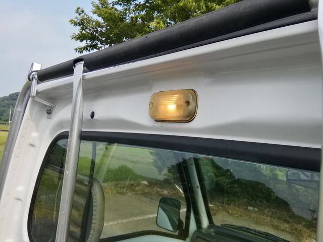 サンバートラック 　４ＷＤ　５速ミッション　パワステ　エアコン　三方開　　走行１２２２００ｋｍ　タイミングベルト交換済み　車検２年付き　内外装クリーニング済み（15枚目）