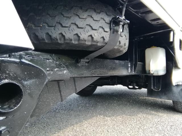 サンバートラック 　４ＷＤ　５速ミッション　パワステ　エアコン　三方開　　走行１２２２００ｋｍ　タイミングベルト交換済み　車検２年付き　内外装クリーニング済み（17枚目）