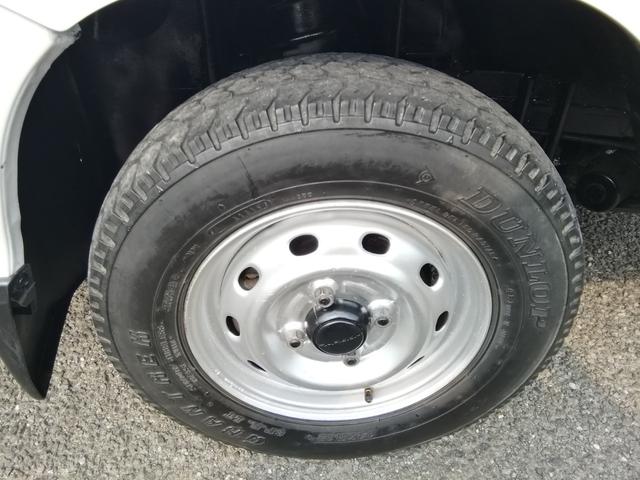 サンバートラック 　４ＷＤ　５速ミッション　パワステ　エアコン　三方開　　走行１２２２００ｋｍ　タイミングベルト交換済み　車検２年付き　内外装クリーニング済み（20枚目）