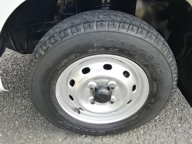 サンバートラック 　４ＷＤ　５速ミッション　パワステ　エアコン　三方開　　走行１２２２００ｋｍ　タイミングベルト交換済み　車検２年付き　内外装クリーニング済み（22枚目）