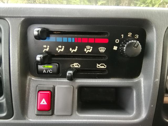 サンバートラック 　４ＷＤ　５速ミッション　パワステ　エアコン　三方開　　走行１２２２００ｋｍ　タイミングベルト交換済み　車検２年付き　内外装クリーニング済み（32枚目）