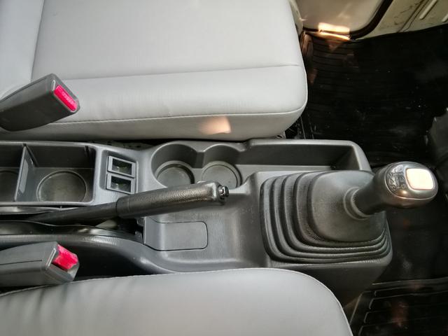 サンバートラック 　４ＷＤ　５速ミッション　パワステ　エアコン　三方開　　走行１２２２００ｋｍ　タイミングベルト交換済み　車検２年付き　内外装クリーニング済み（33枚目）