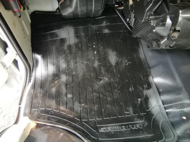 サンバートラック 　４ＷＤ　５速ミッション　パワステ　エアコン　三方開　　走行１２２２００ｋｍ　タイミングベルト交換済み　車検２年付き　内外装クリーニング済み（41枚目）