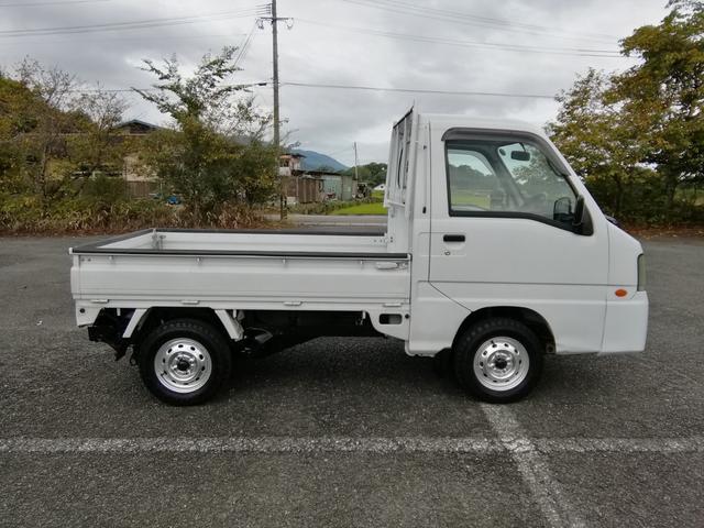 サンバートラック ＴＣ　４ＷＤ　５速ミッション　パワステ　エアコン　三方開　　走行６６６５０ｋｍ　車検８年３月　内外装クリーニング済み（4枚目）