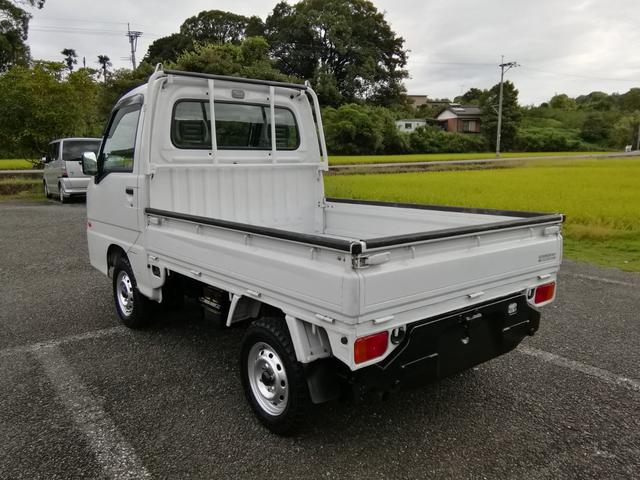 サンバートラック ＴＣ　４ＷＤ　５速ミッション　パワステ　エアコン　三方開　　走行６６６５０ｋｍ　車検８年３月　内外装クリーニング済み（10枚目）