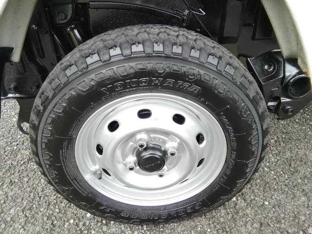 サンバートラック ＴＣ　４ＷＤ　５速ミッション　パワステ　エアコン　三方開　　走行６６６５０ｋｍ　車検８年３月　内外装クリーニング済み（20枚目）