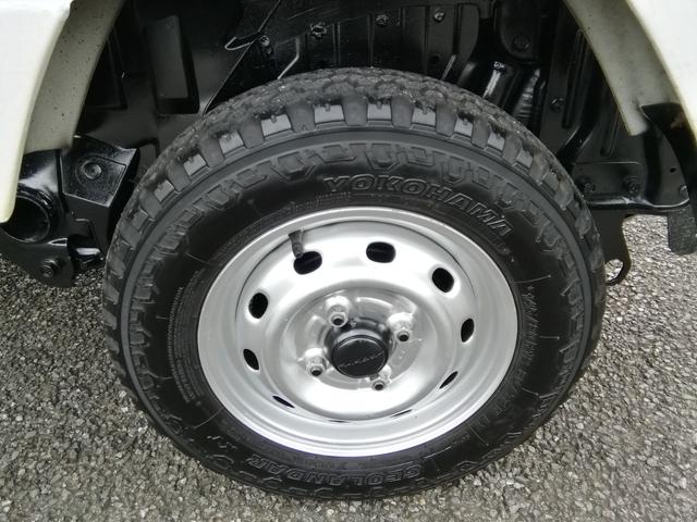 サンバートラック ＴＣ　４ＷＤ　５速ミッション　パワステ　エアコン　三方開　　走行６６６５０ｋｍ　車検８年３月　内外装クリーニング済み（22枚目）