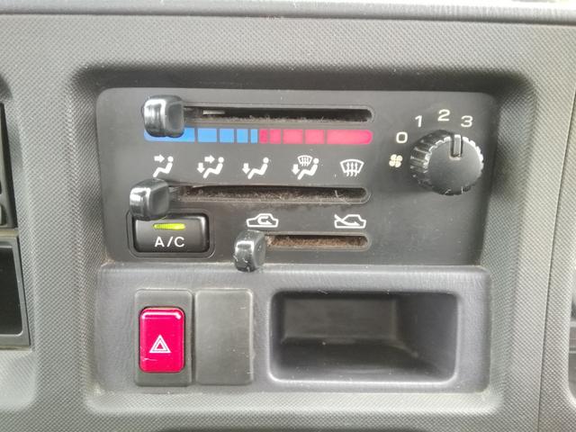 サンバートラック ＴＣ　４ＷＤ　５速ミッション　パワステ　エアコン　三方開　　走行６６６５０ｋｍ　車検８年３月　内外装クリーニング済み（33枚目）