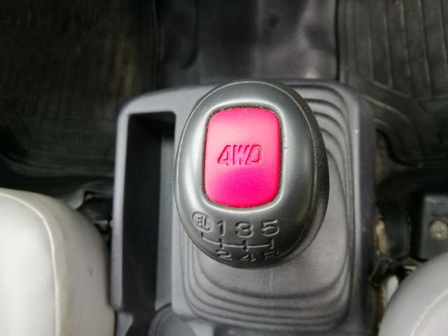 サンバートラック ＴＣ　４ＷＤ　５速ミッション　パワステ　エアコン　三方開　　走行６６６５０ｋｍ　車検８年３月　内外装クリーニング済み（35枚目）