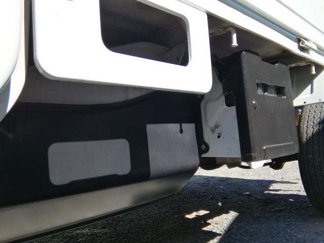キャリイトラック ＫＣエアコン・パワステ　４ＷＤ　５速ミッション　パワステ　エアコン　三方開　　走行１４１６８０ｋｍ　タイミングチェーン　内外装クリーニング済み（17枚目）