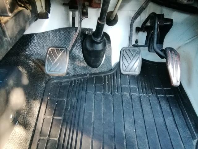 キャリイトラック ＫＣエアコン・パワステ　４ＷＤ　５速ミッション　パワステ　エアコン　三方開　　走行１２２３７０ｋｍ　タイミングチェーン　内外装クリーニング済み（33枚目）