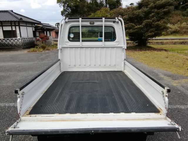 サンバートラック ＴＢ　４ＷＤ　５速ミッション　パワステ　エアコン　三方開　　走行７８３００ｋｍｋｍ　内外装クリーニング済み　車検８年５月（10枚目）