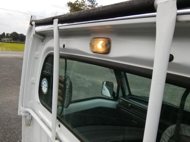 サンバートラック ＴＢ　４ＷＤ　５速ミッション　パワステ　エアコン　三方開　　走行７８３００ｋｍｋｍ　内外装クリーニング済み　車検８年５月（11枚目）