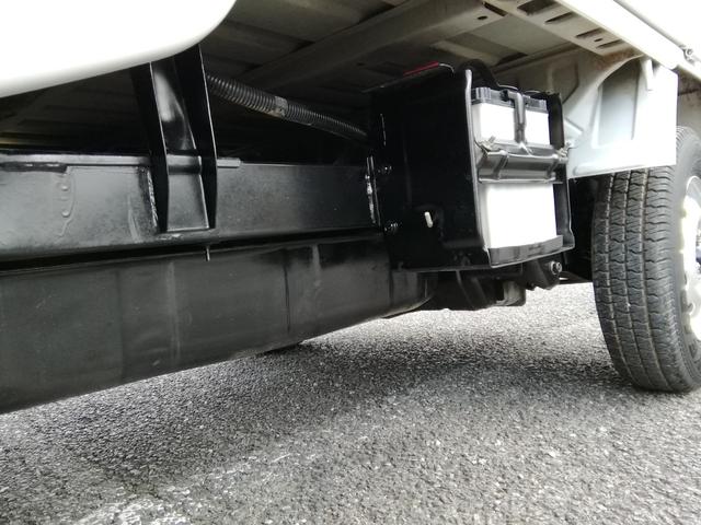 サンバートラック ＴＢ　４ＷＤ　５速ミッション　パワステ　エアコン　三方開　　走行７８３００ｋｍｋｍ　内外装クリーニング済み　車検８年５月（19枚目）