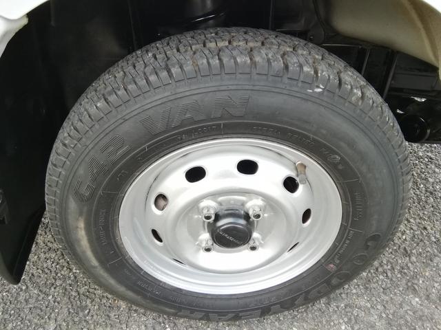 サンバートラック ＴＢ　４ＷＤ　５速ミッション　パワステ　エアコン　三方開　　走行７８３００ｋｍｋｍ　内外装クリーニング済み　車検８年５月（20枚目）