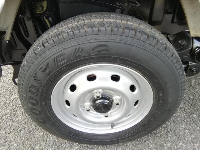 サンバートラック ＴＢ　４ＷＤ　５速ミッション　パワステ　エアコン　三方開　　走行７８３００ｋｍｋｍ　内外装クリーニング済み　車検８年５月（21枚目）