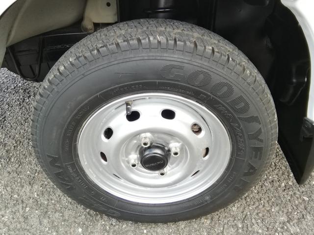 サンバートラック ＴＢ　４ＷＤ　５速ミッション　パワステ　エアコン　三方開　　走行７８３００ｋｍｋｍ　内外装クリーニング済み　車検８年５月（22枚目）